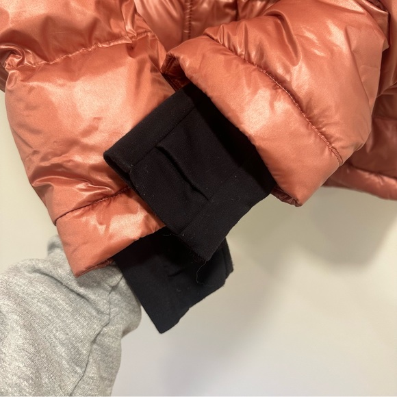 TNA Aritzia SuperPuff super puff Shorty Jacket in Rose/Glossy Coral - Picture 3 of 8